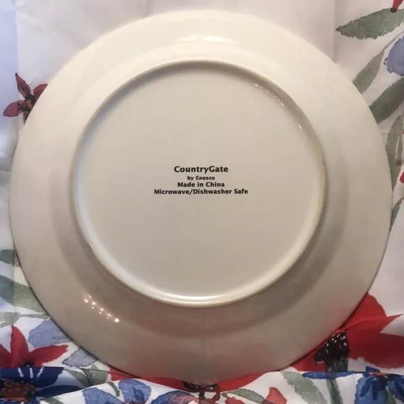 DONATED Set Of 2 Country Gate by Enesco 10.5” Rooster Dinner Plates Red Trim - Picture 2 of 4